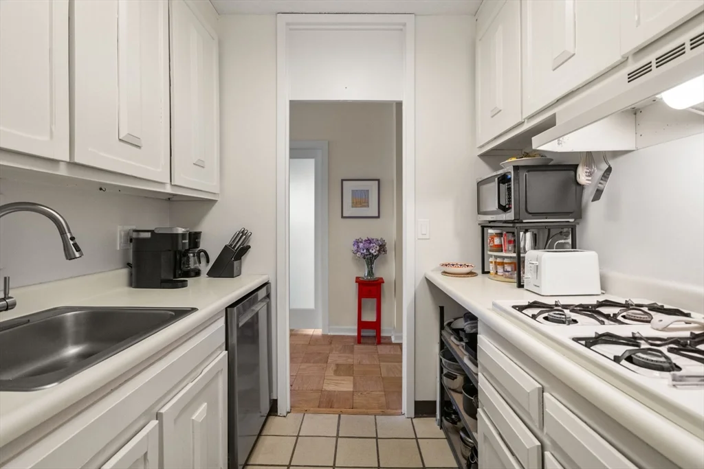 85 E India Row, Waterfront