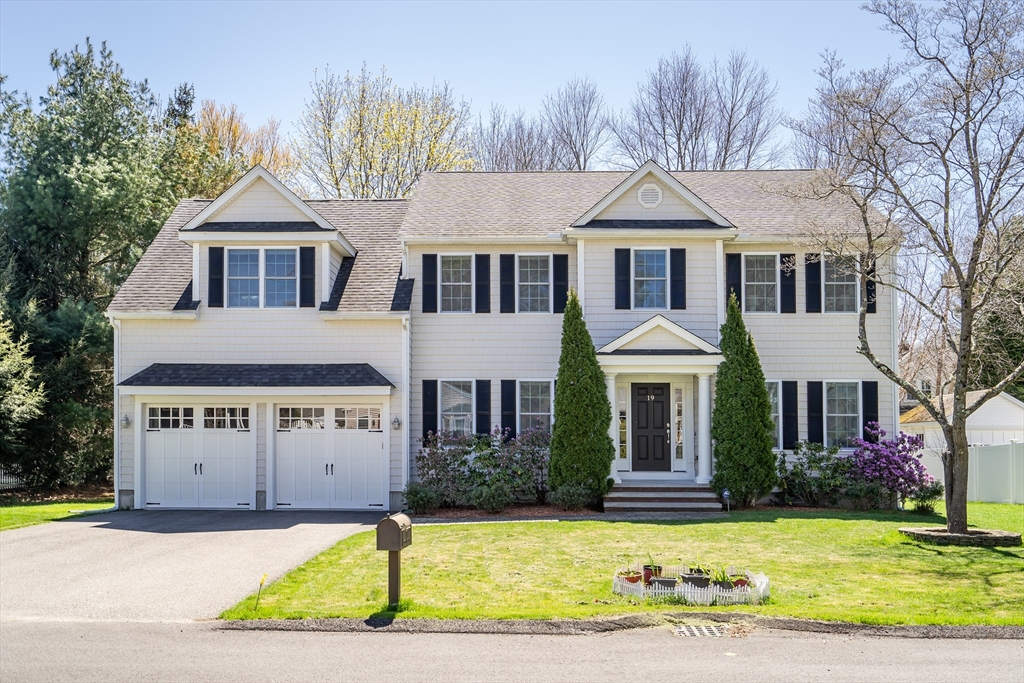 19 Bryn Mawr Rd, Wellesley