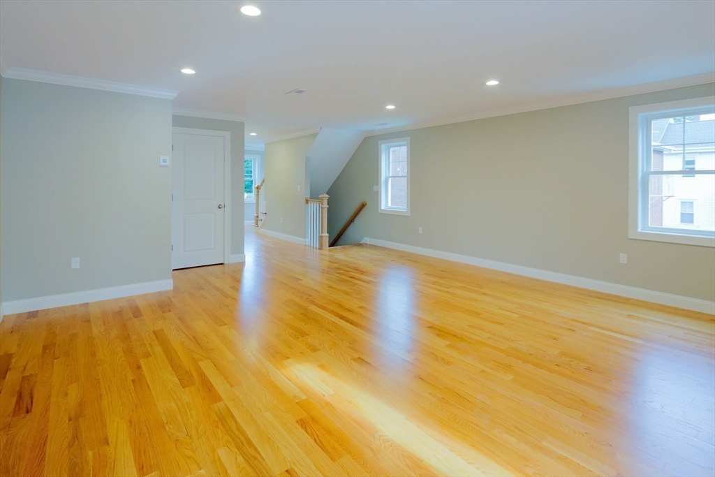 63 Bacon St, Waltham