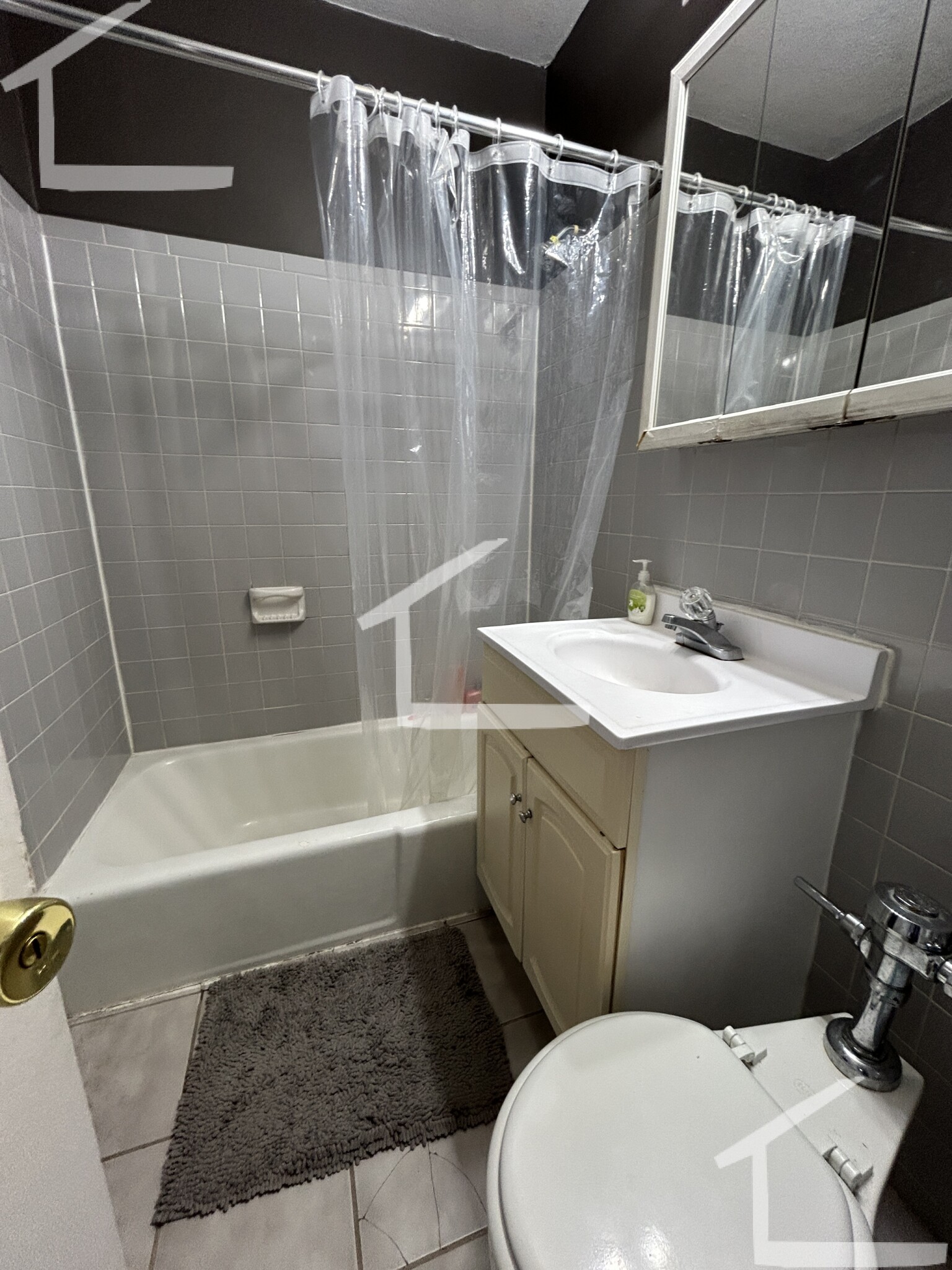 879 Beacon St, Fenway