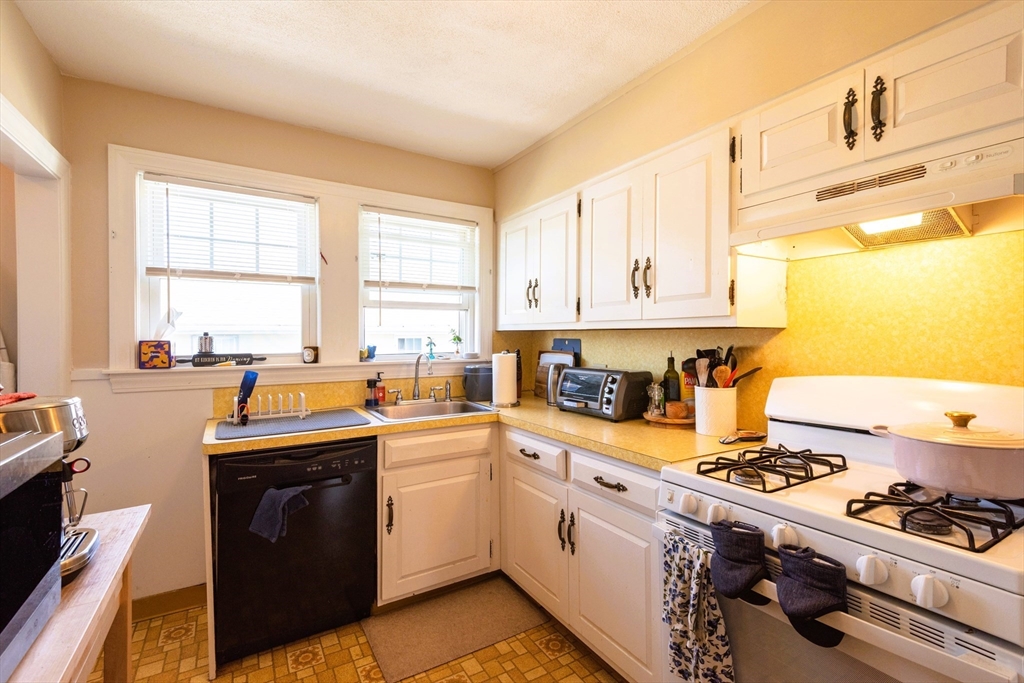 60 Clewley Rd, Medford