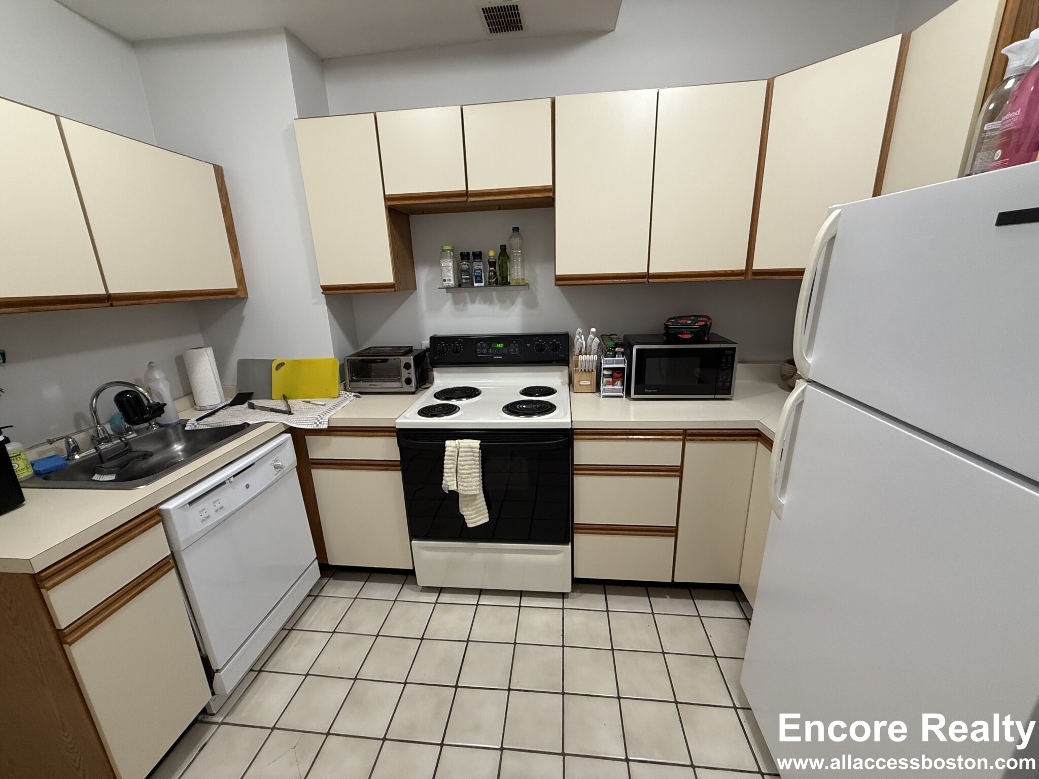 175 Harvard St, Coolidge Corner