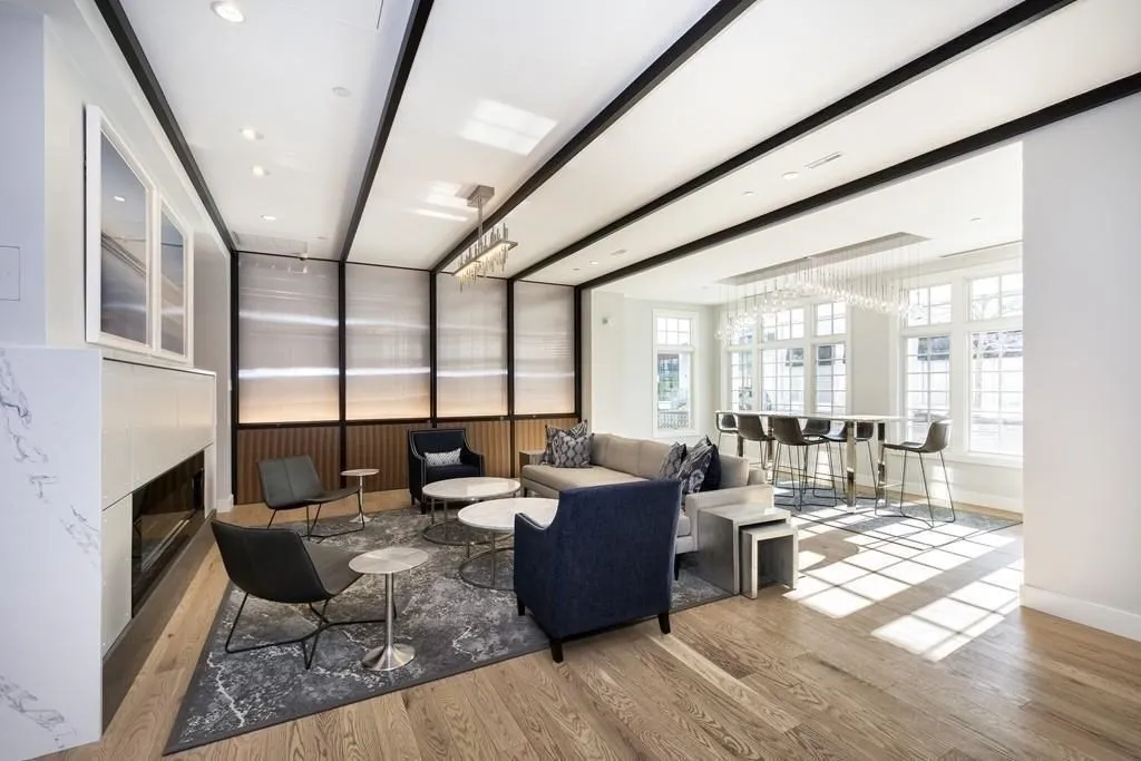 10 Shipyard Dr, Hingham