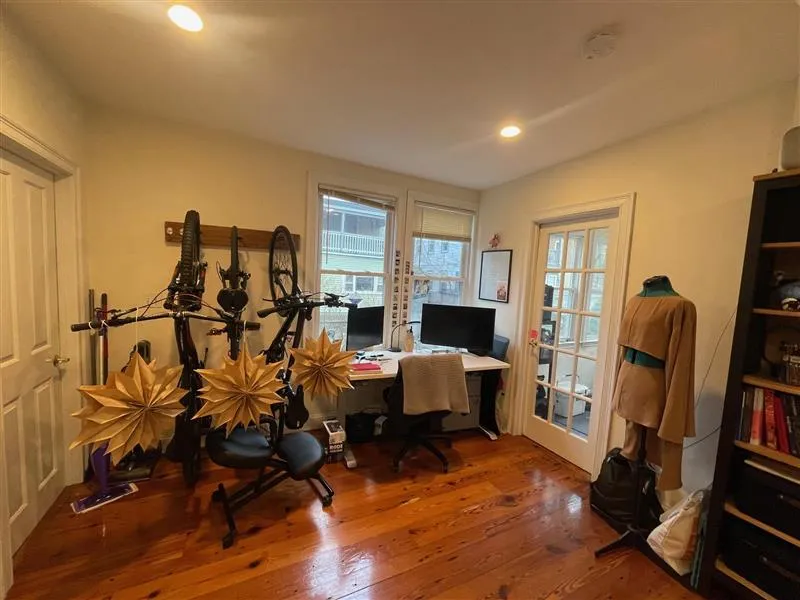 23 Hall St, Powder House Square