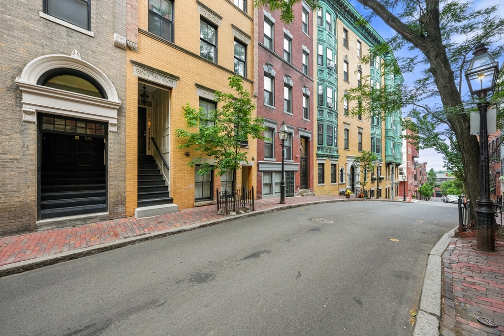 102 Myrtle St, Beacon Hill