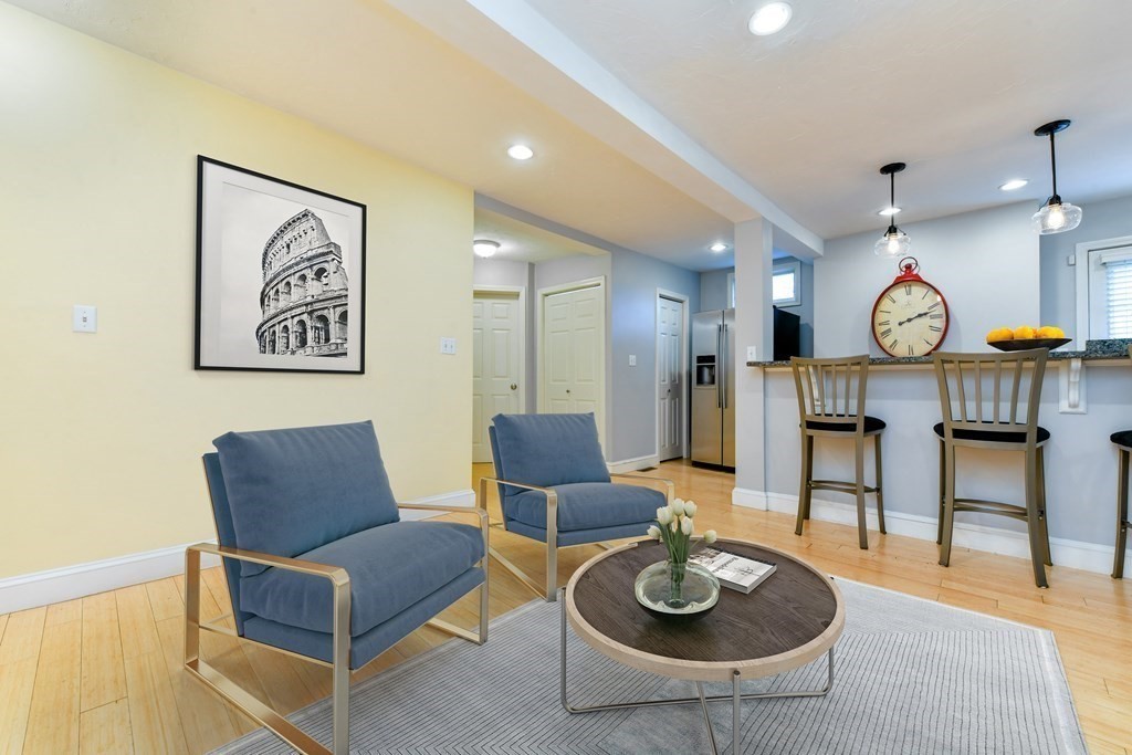 4 Spruce Rd, Precinct One/Upper Dedham