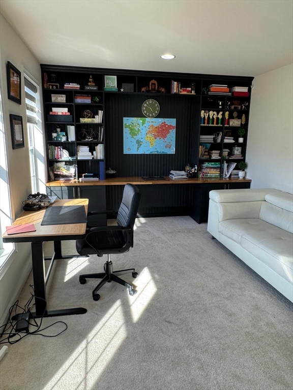 33 Poplar Ln, Hopkinton