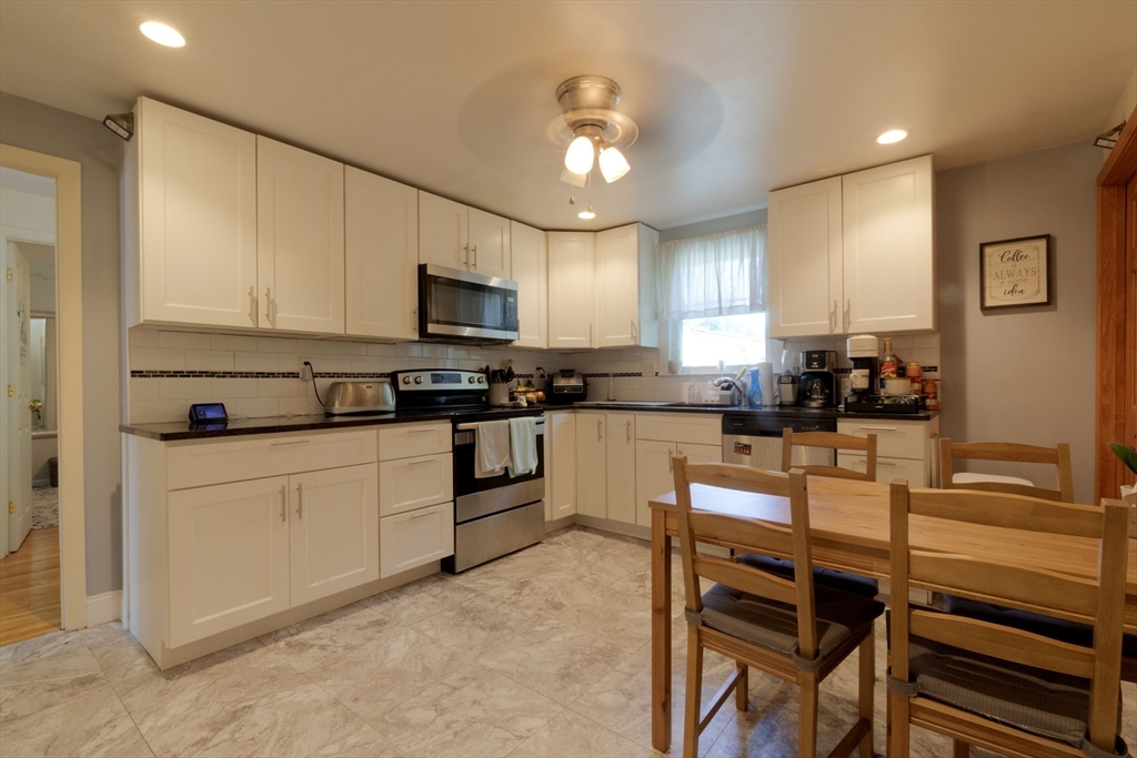 89 Brayton Rd, Oak Square