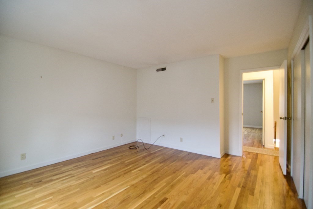 1157 Dickinson St, Forest Park