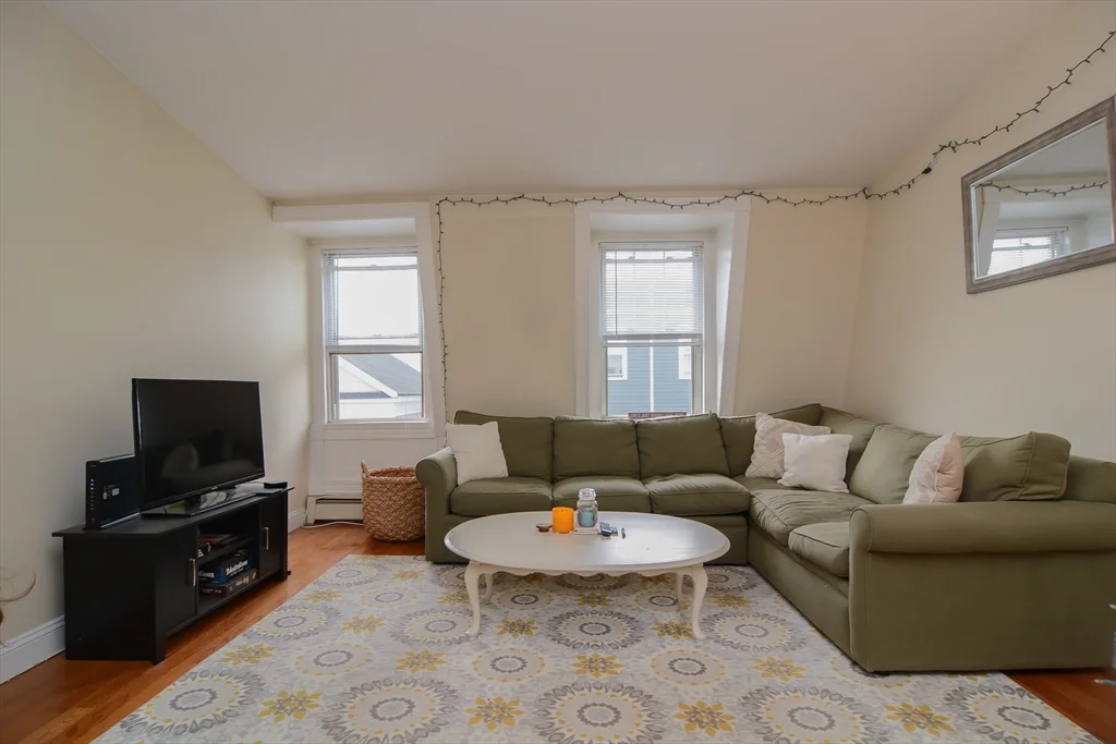 546 East 8th St, South Boston