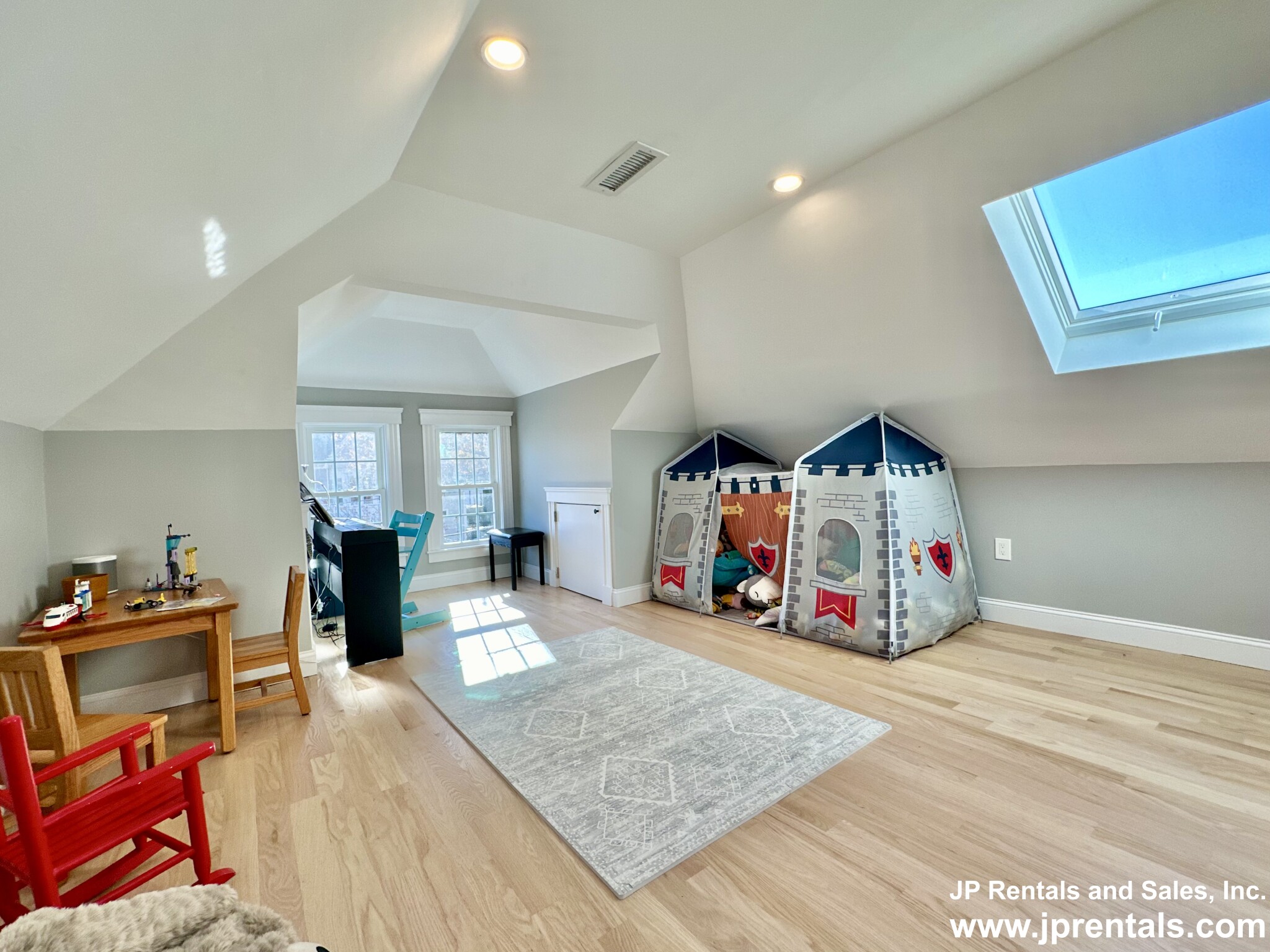 4 bed, 2 bath apartment for rent at 22 Sedgwick St Unit 2, Jamaica Plain — photo 13 of 26