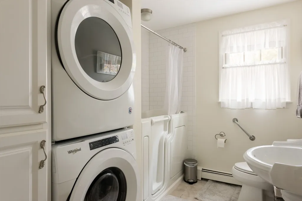 15 Parlowtown Rd, Marion