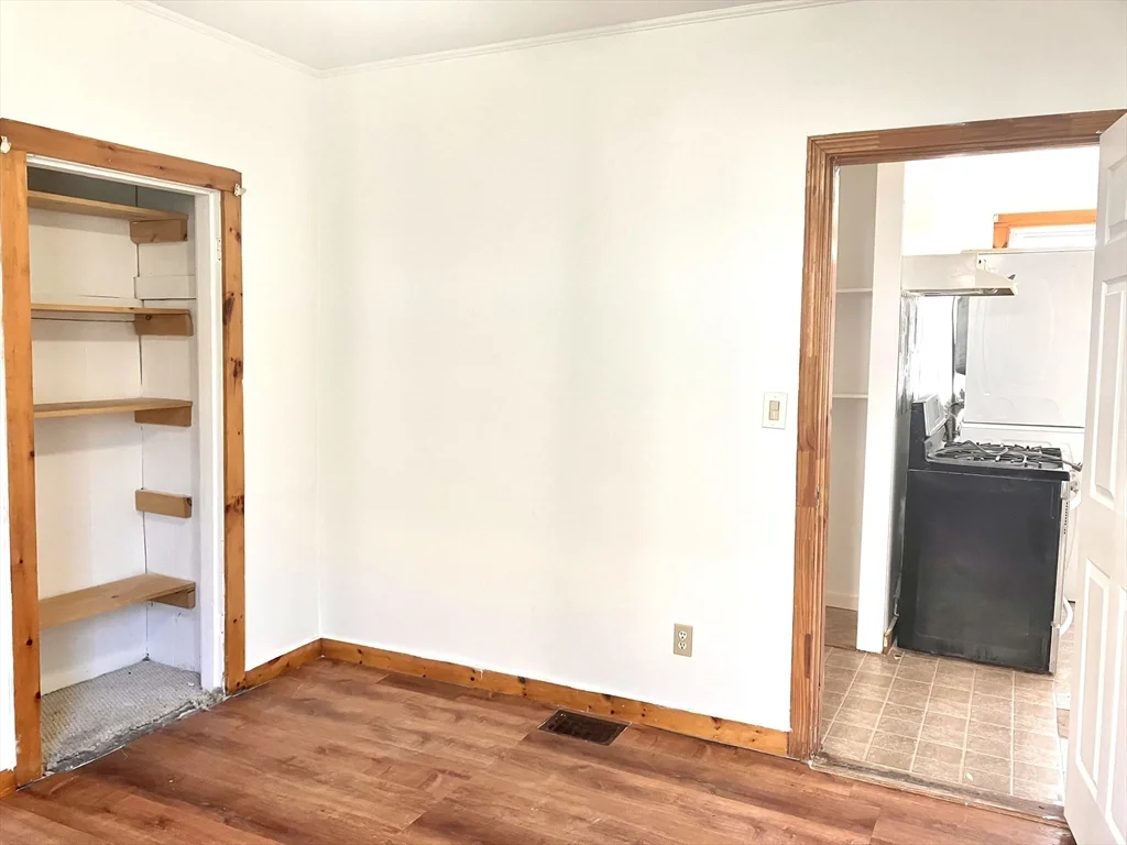 4 Sisson Ter, East Lynn