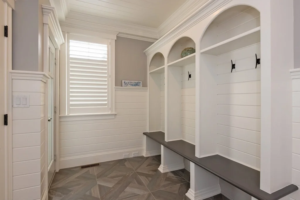 25 Cushing Ave, Crow Point