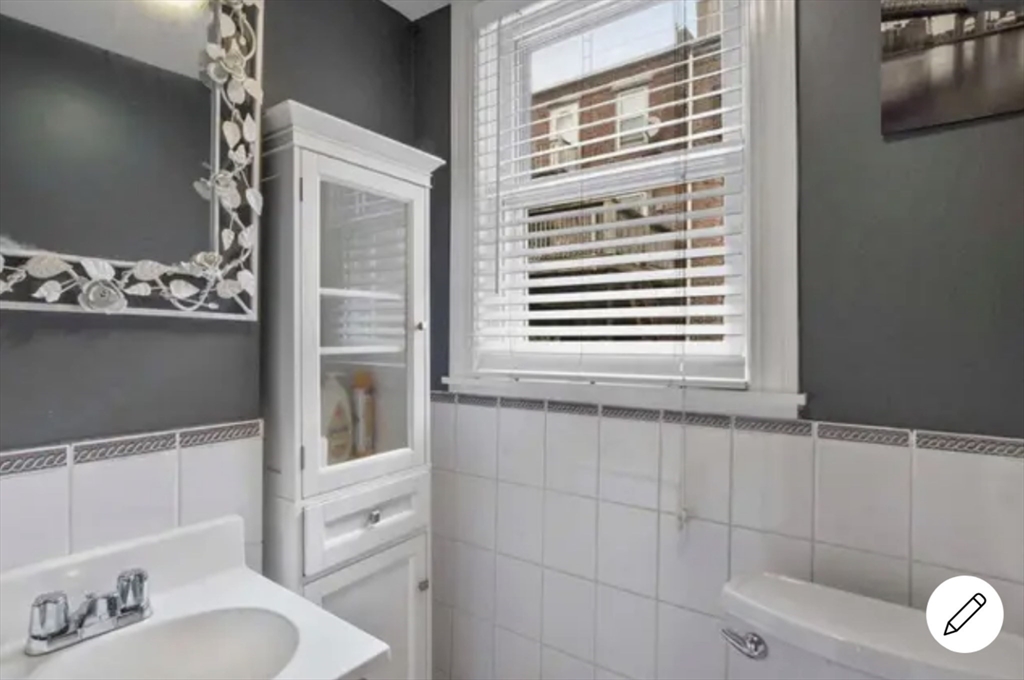 66 Bolton St, South Boston