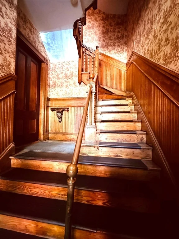 61 Monument Ave, Charlestown