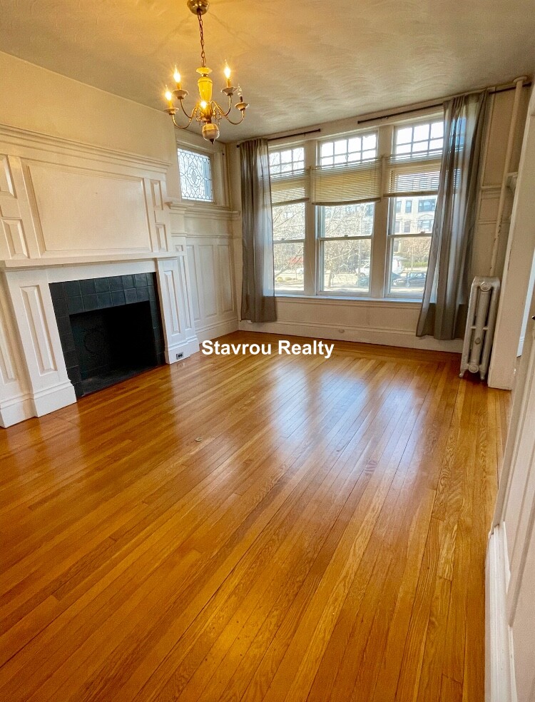 1681 Beacon St, Aspinwall Hill