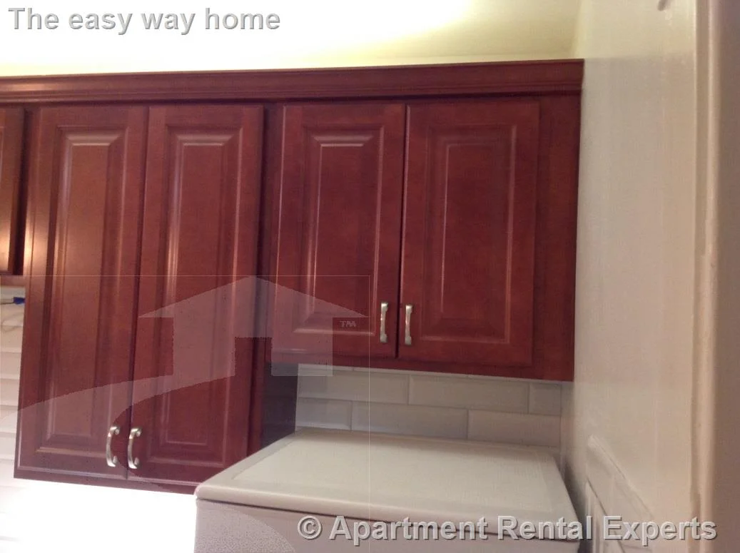 26 Dover St, Davis Square