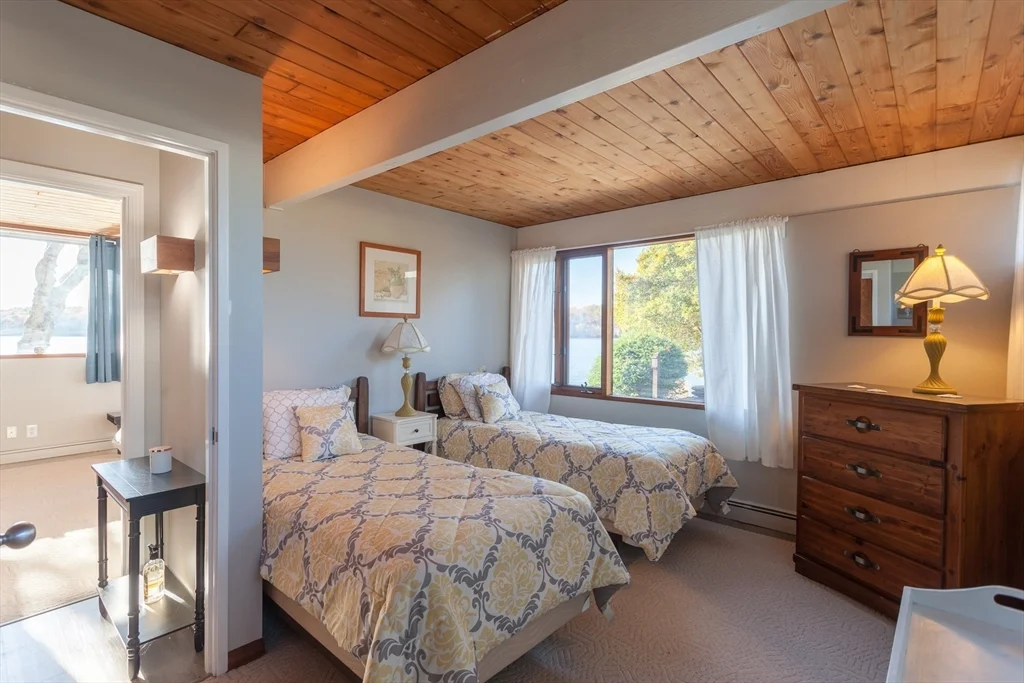 32 Eagle Hill Dr, Plymouth