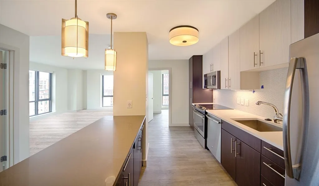 1 Canal St, West End