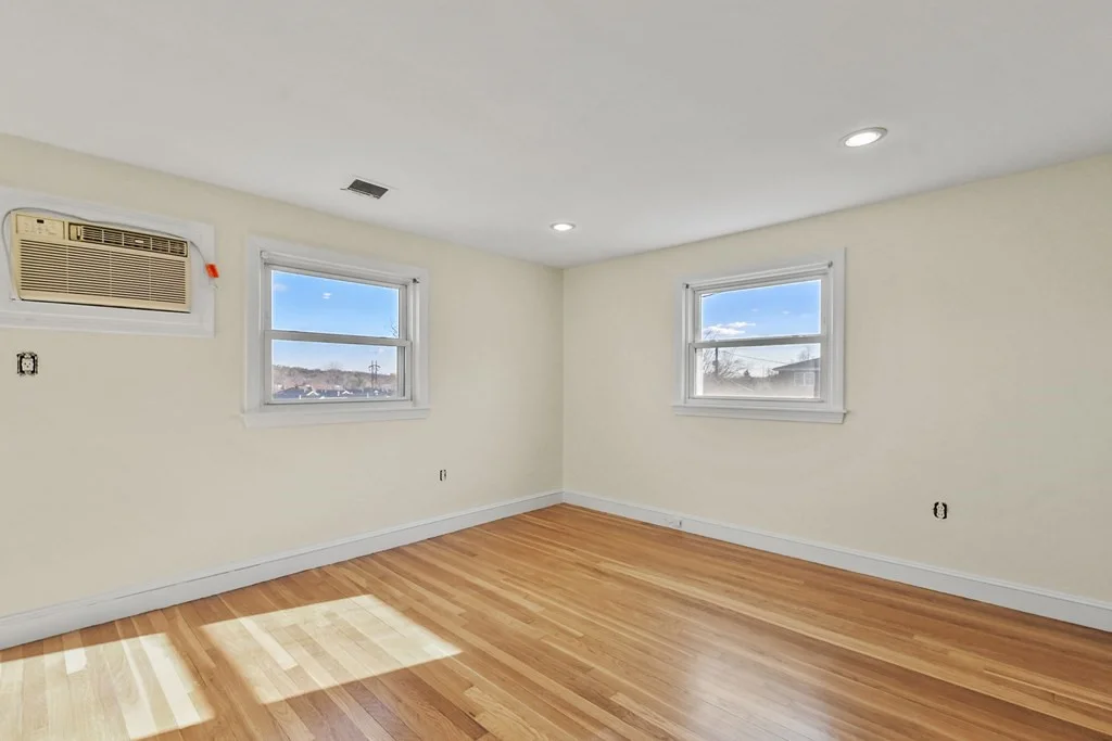 72 Cambridge Rd, Woburn