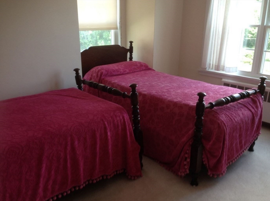 4 Spray Ave, Marblehead