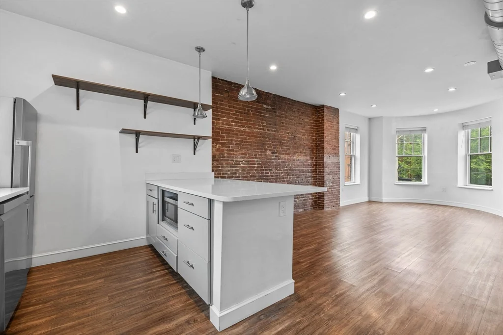 103-105 Broadway, Chelsea