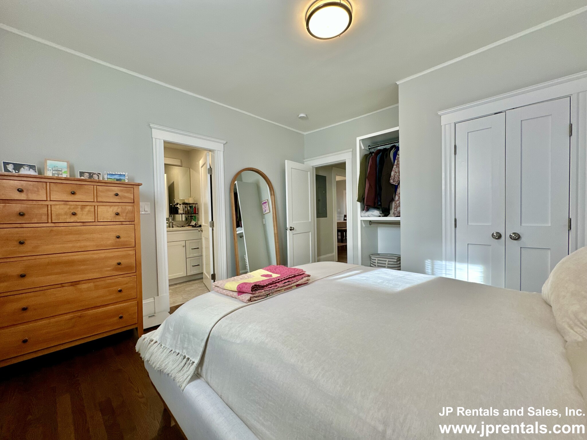 38 Robeson St, Jamaica Plain