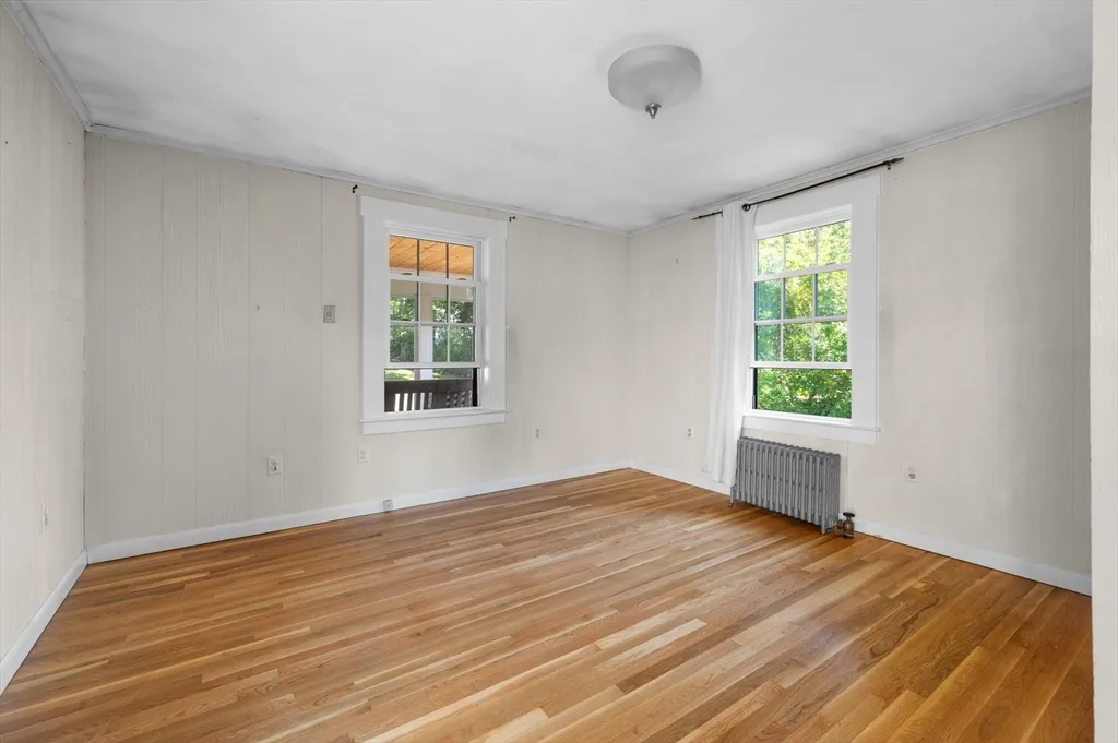 30 Whitney St, Milford