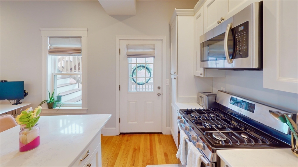 61 Havre St, East Boston