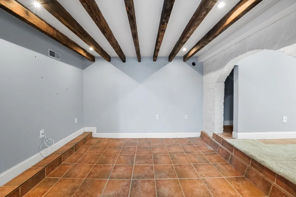 330 1/2 E St, South Boston