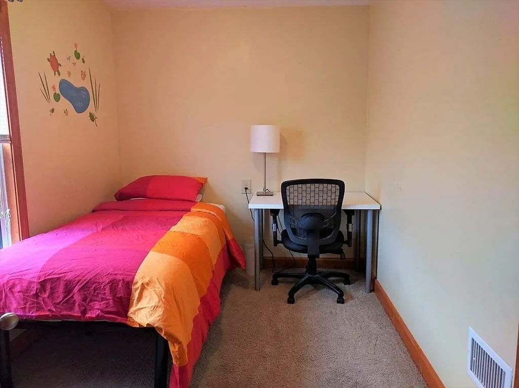 50 Temple St, Somerville