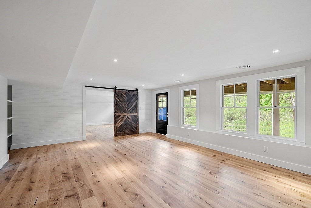 24 Mccallar Ln, Concord