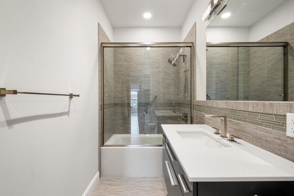 28 Atlantic Ave, Waterfront