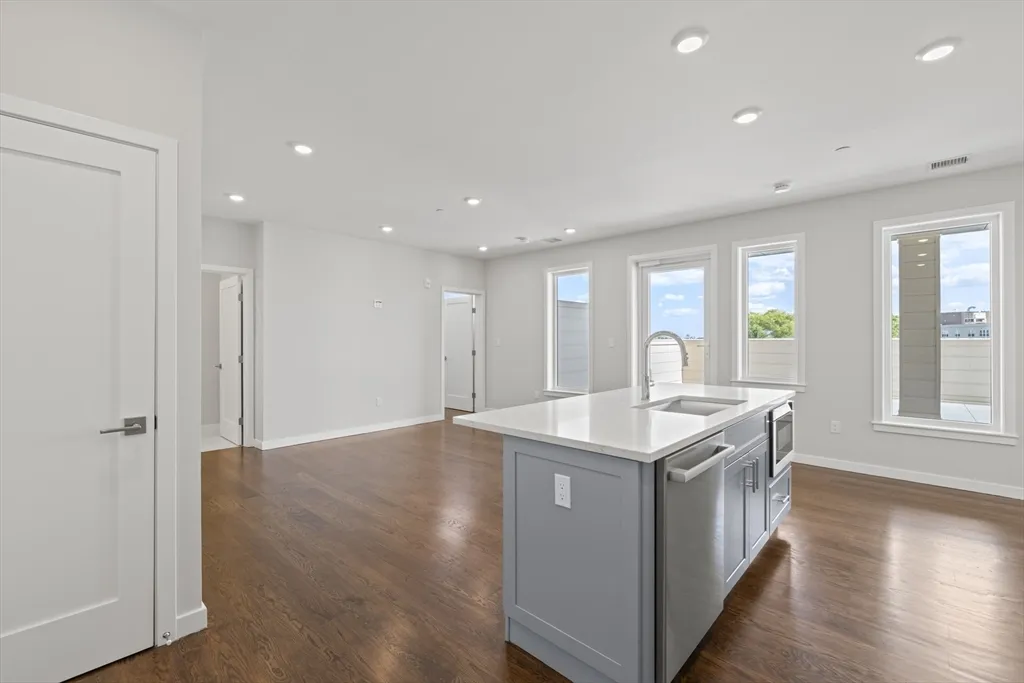 267 Old Colony Ave, South Boston