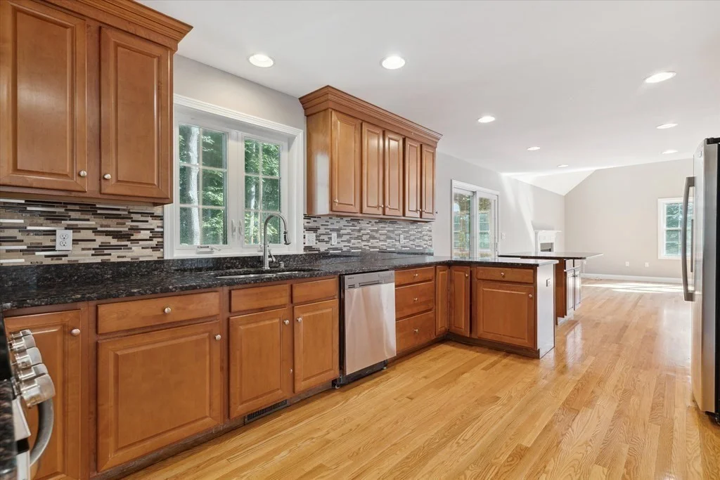 19 Benjamin Ln, Reading