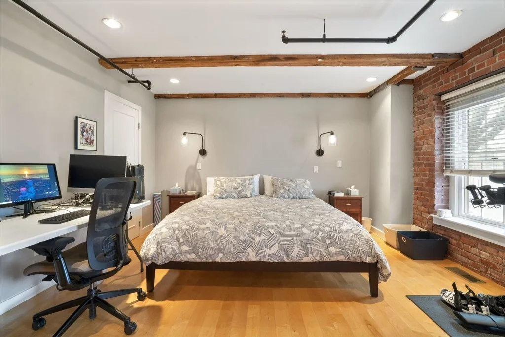 8 Newcomb, Roxbury