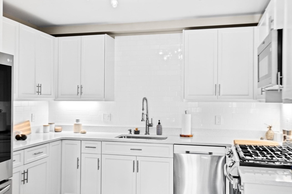 108 Elm St, Cohasset