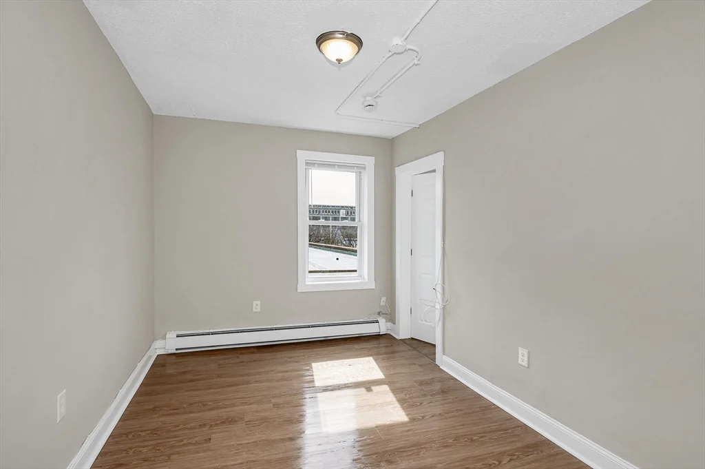 50 1/2 Common St, North Lawrence