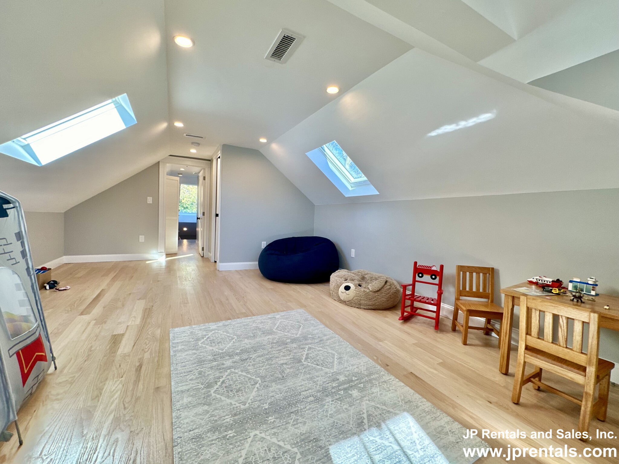 4 bed, 2 bath apartment for rent at 22 Sedgwick St Unit 2, Jamaica Plain — photo 14 of 26