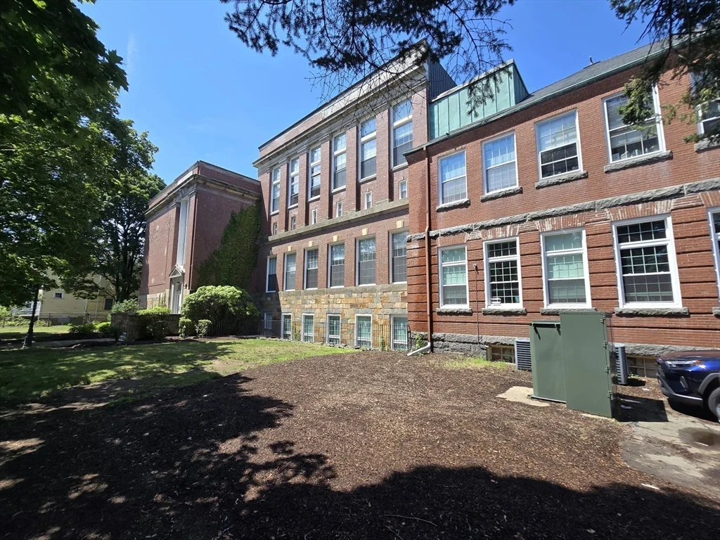 130 Beach St, Quincy