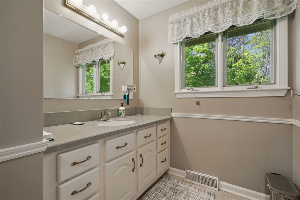 125 Chapin Rd, Hudson