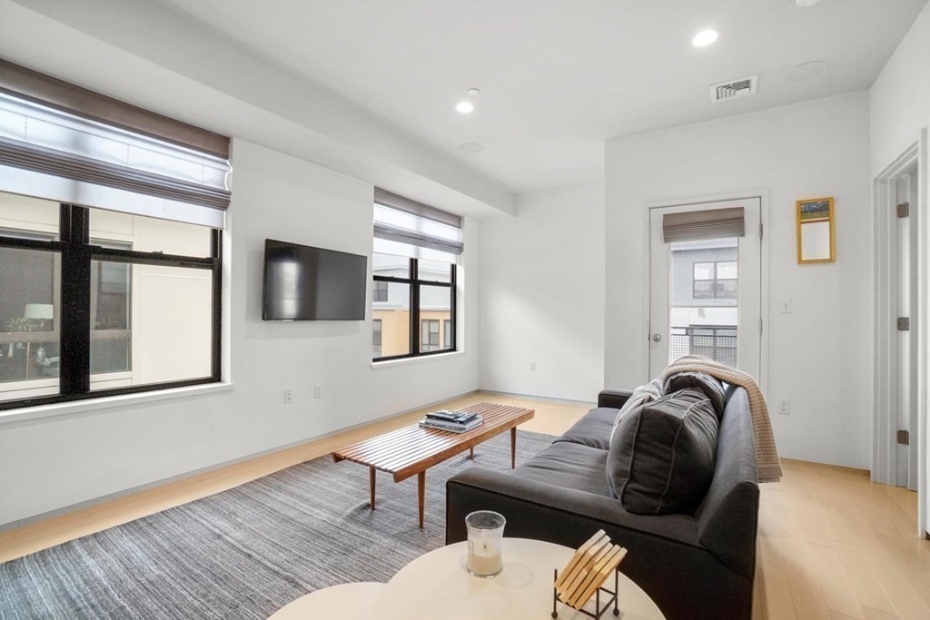 345 D St, South Boston