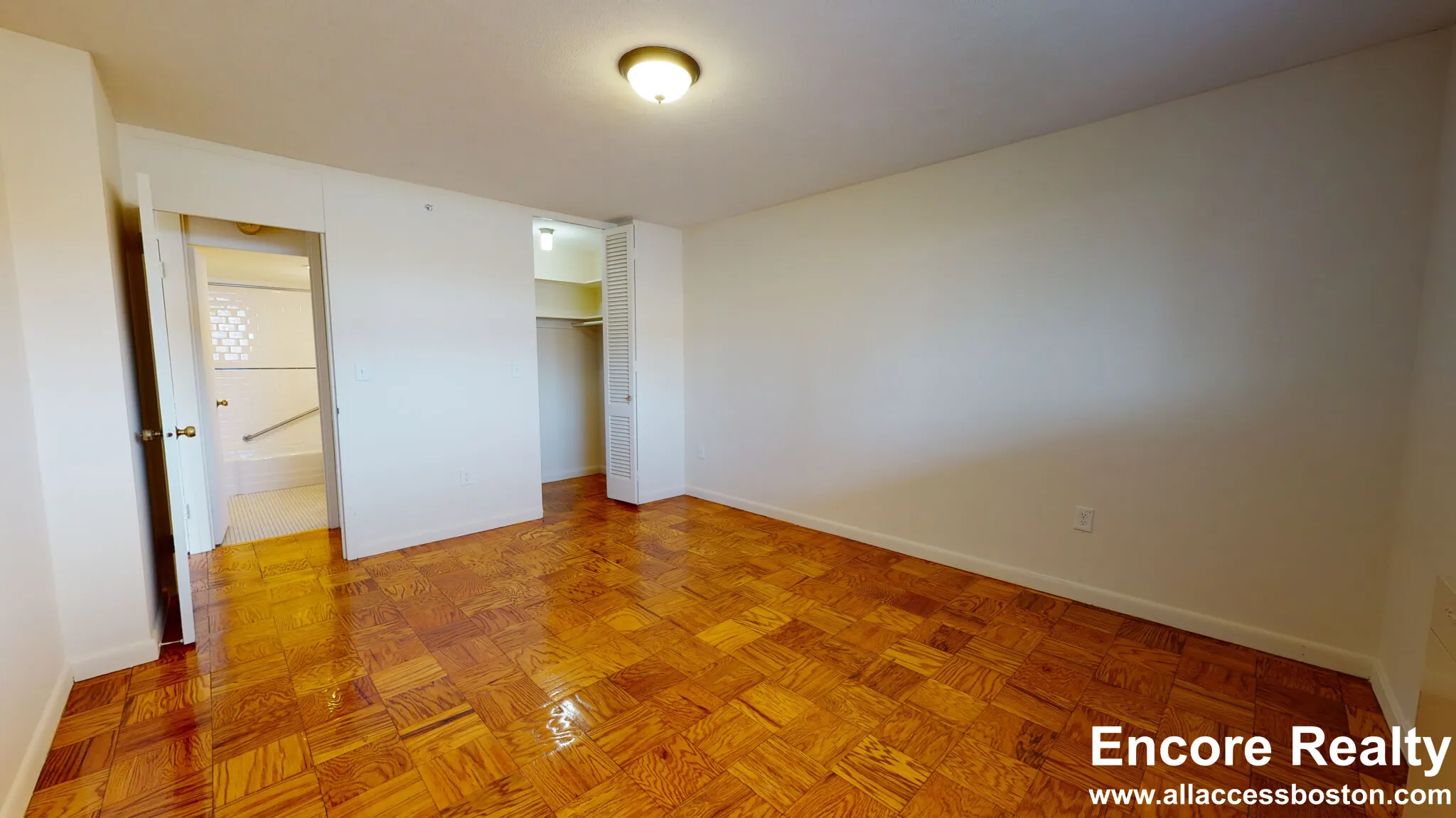 101 Monmouth St, Longwood