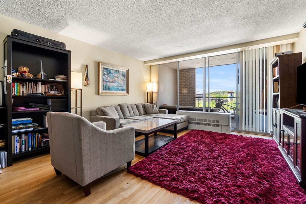 33 Pond Ave, Brookline