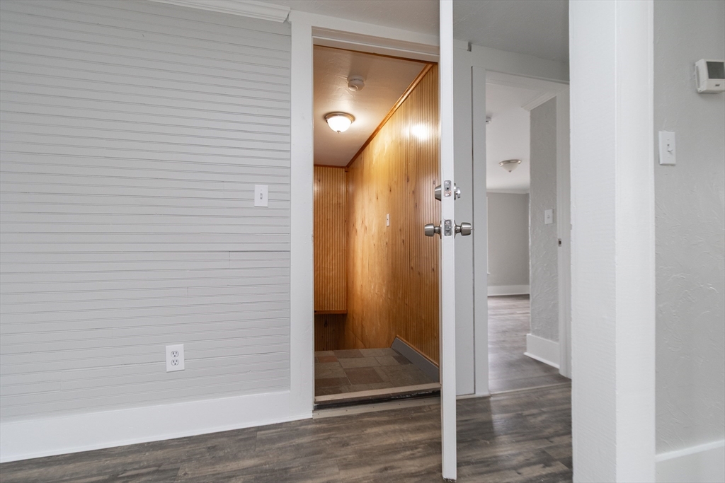 7 Central St, Hudson