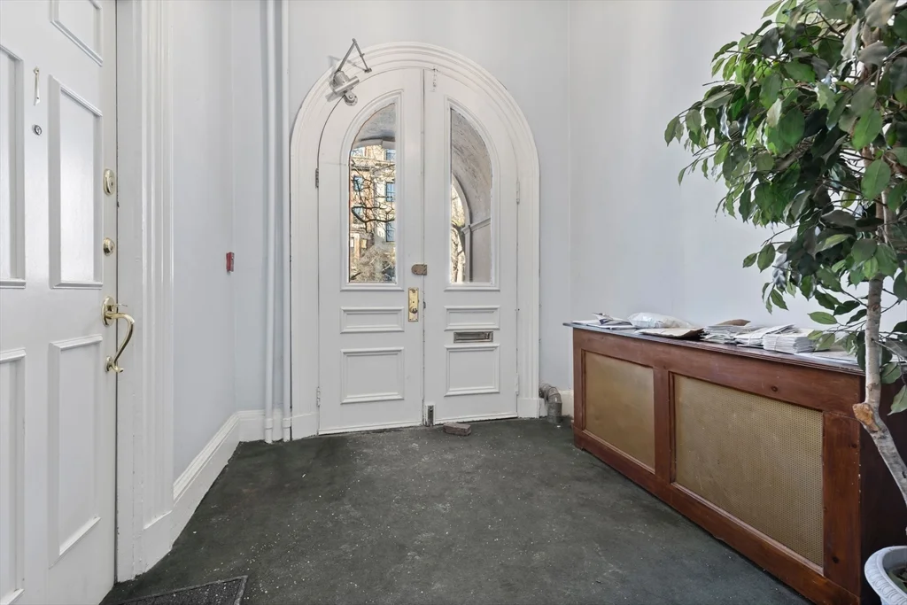 413 Beacon St, Back Bay