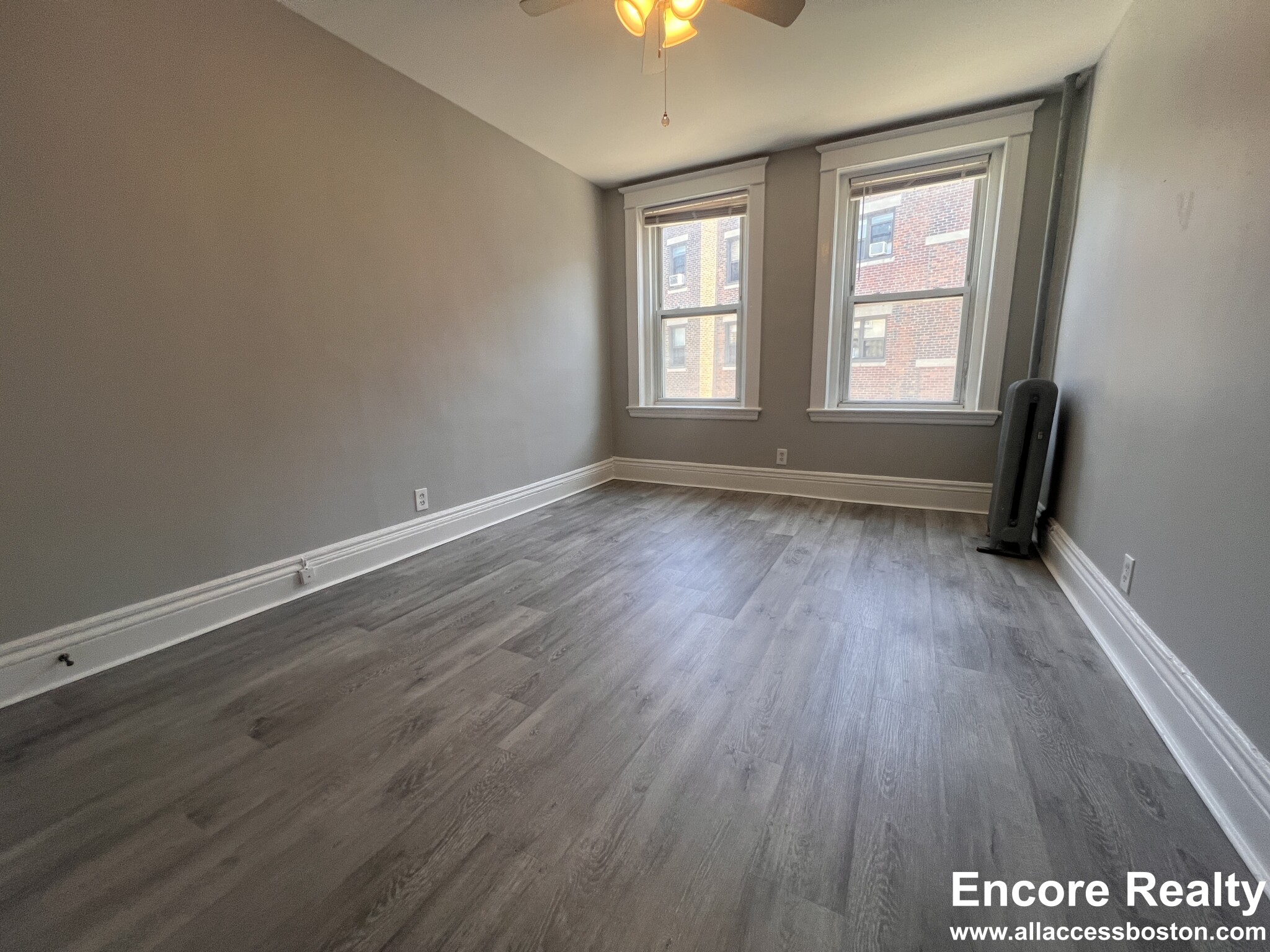 376 Riverway, Mission Hill