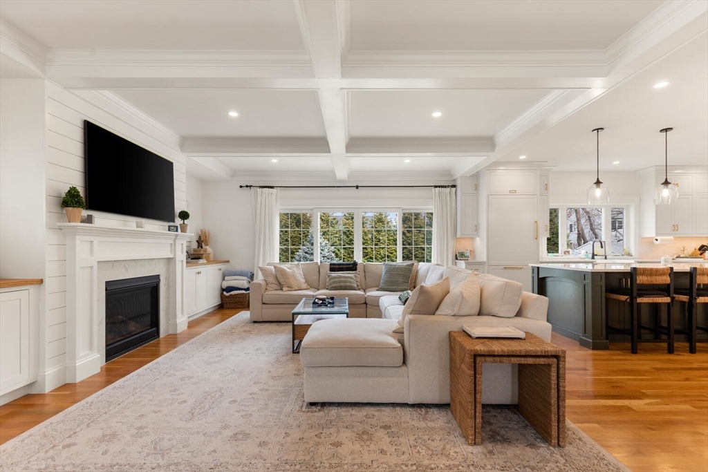 40 Foley Beach Rd, Hingham