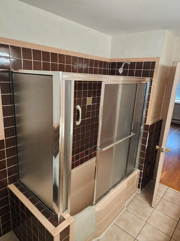 91 Whitcomb Dr, Lancaster